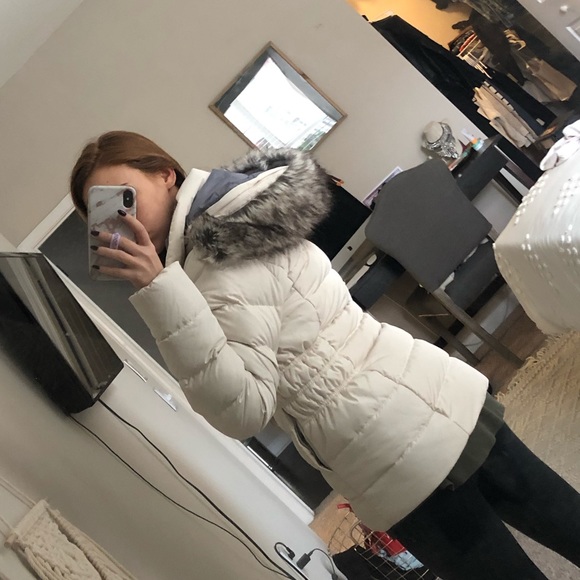 The North Face Puffer Jacket - Picture 4 of 5